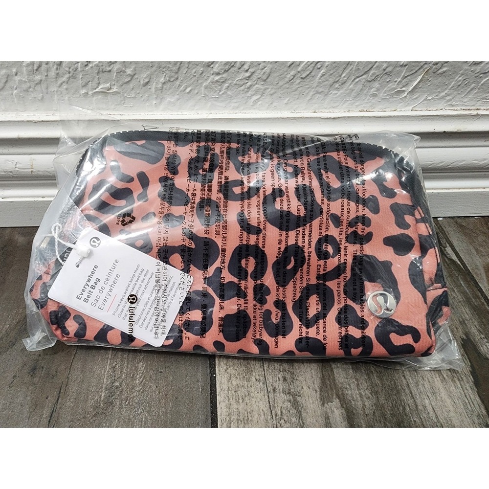 Lululemon Everywhere Belt Bag Leopard